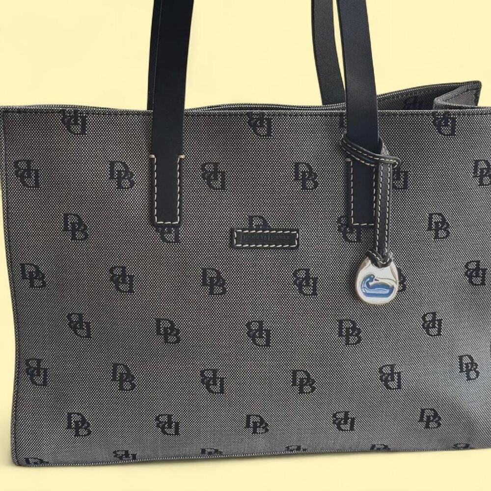 ✨🦋 Dooney & Bourke Grey Canvas Monogram Tote Bag 🦋✨
